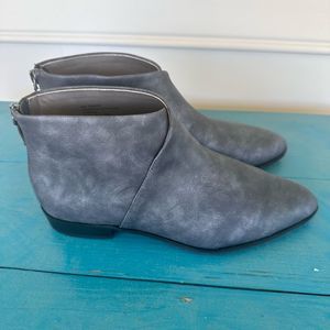 Arrays women’s dark gray ankle boots size 9W